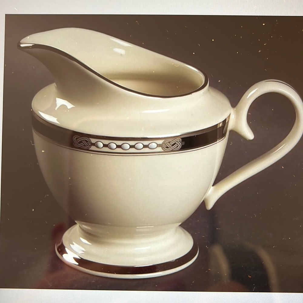 Lenox Hancock Platinum Creamer (Ivory)